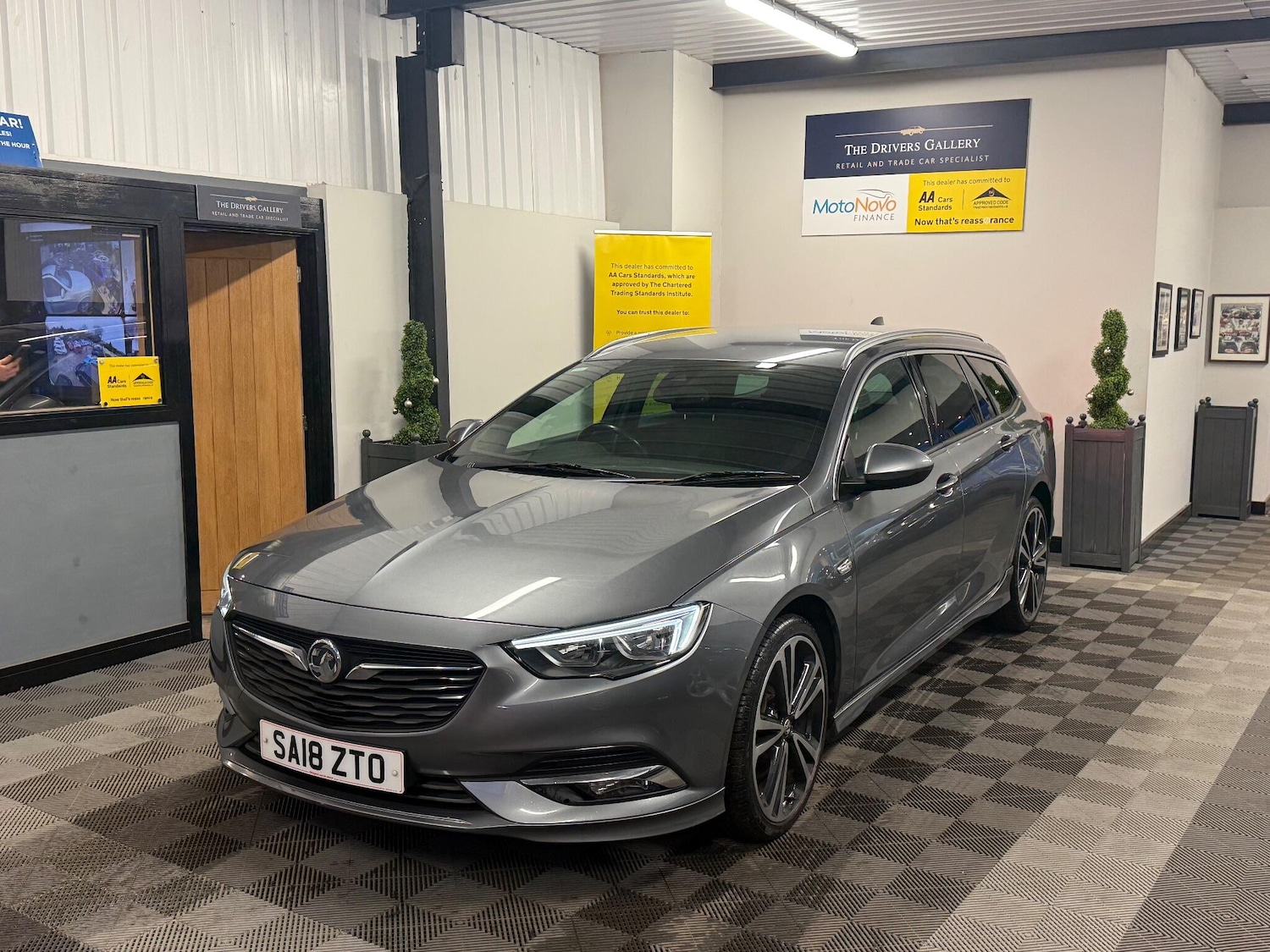 Used Vauxhall Insignia 2018 for sale - 77291475: Photo 1
