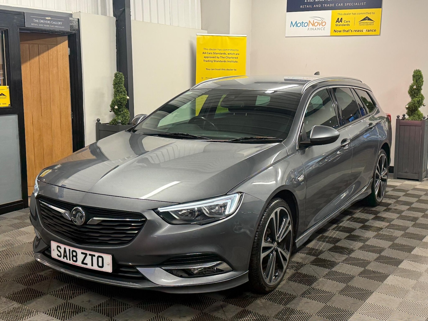 Used Vauxhall Insignia 2018 for sale - 77291475: Photo 2