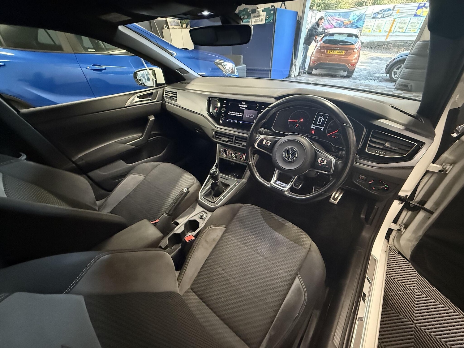 Used Volkswagen Polo 2018 for sale - 76936297: Photo 3