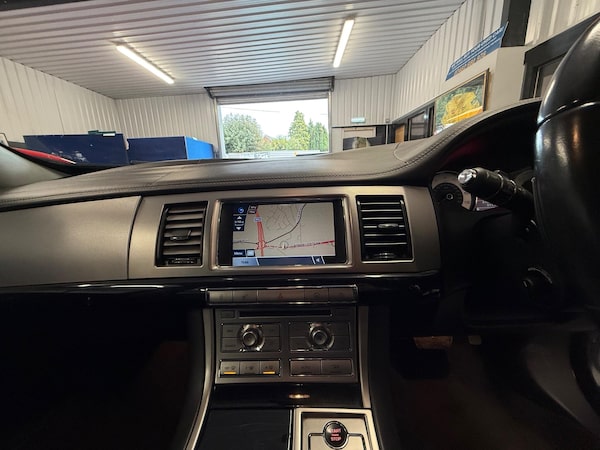 Used Jaguar XF 2010 for sale - 76269623: Photo 10