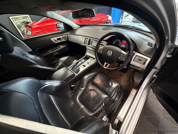 Used Jaguar XF 2010 for sale - 76269623: Photo 3