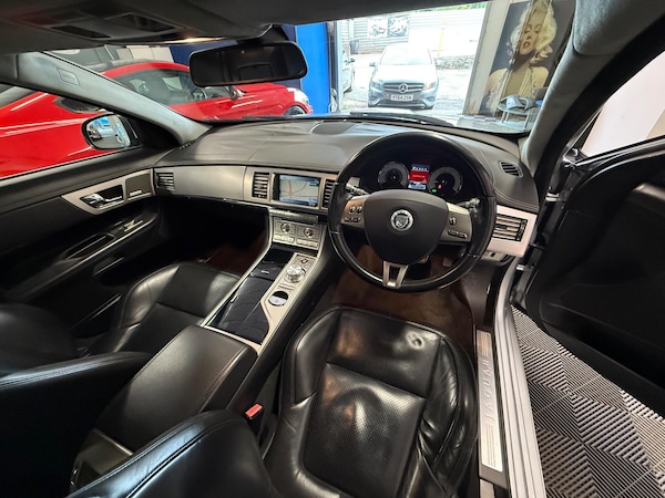 Used Jaguar XF 2010 for sale - 76269623: Photo 4