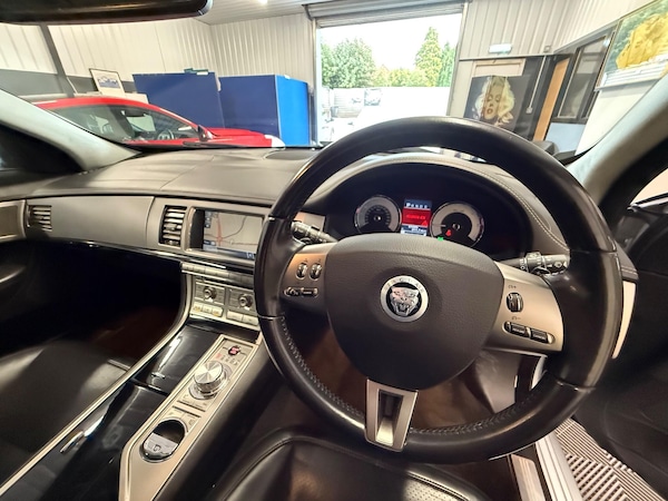 Used Jaguar XF 2010 for sale - 76269623: Photo 6