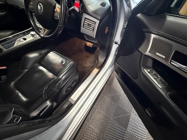 Used Jaguar XF 2010 for sale - 76269623: Photo 8