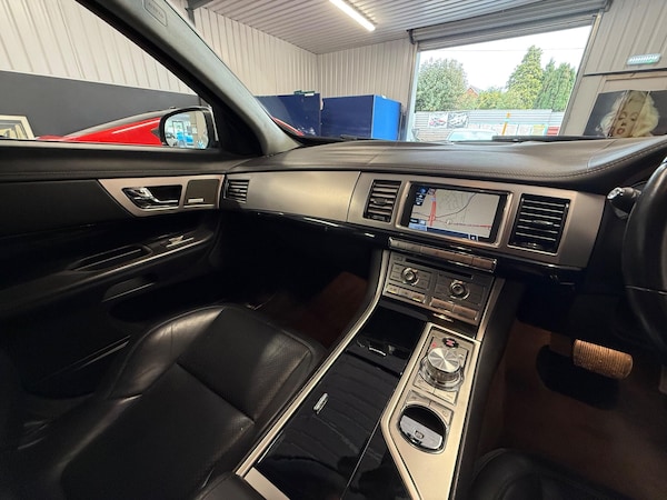 Used Jaguar XF 2010 for sale - 76269623: Photo 9