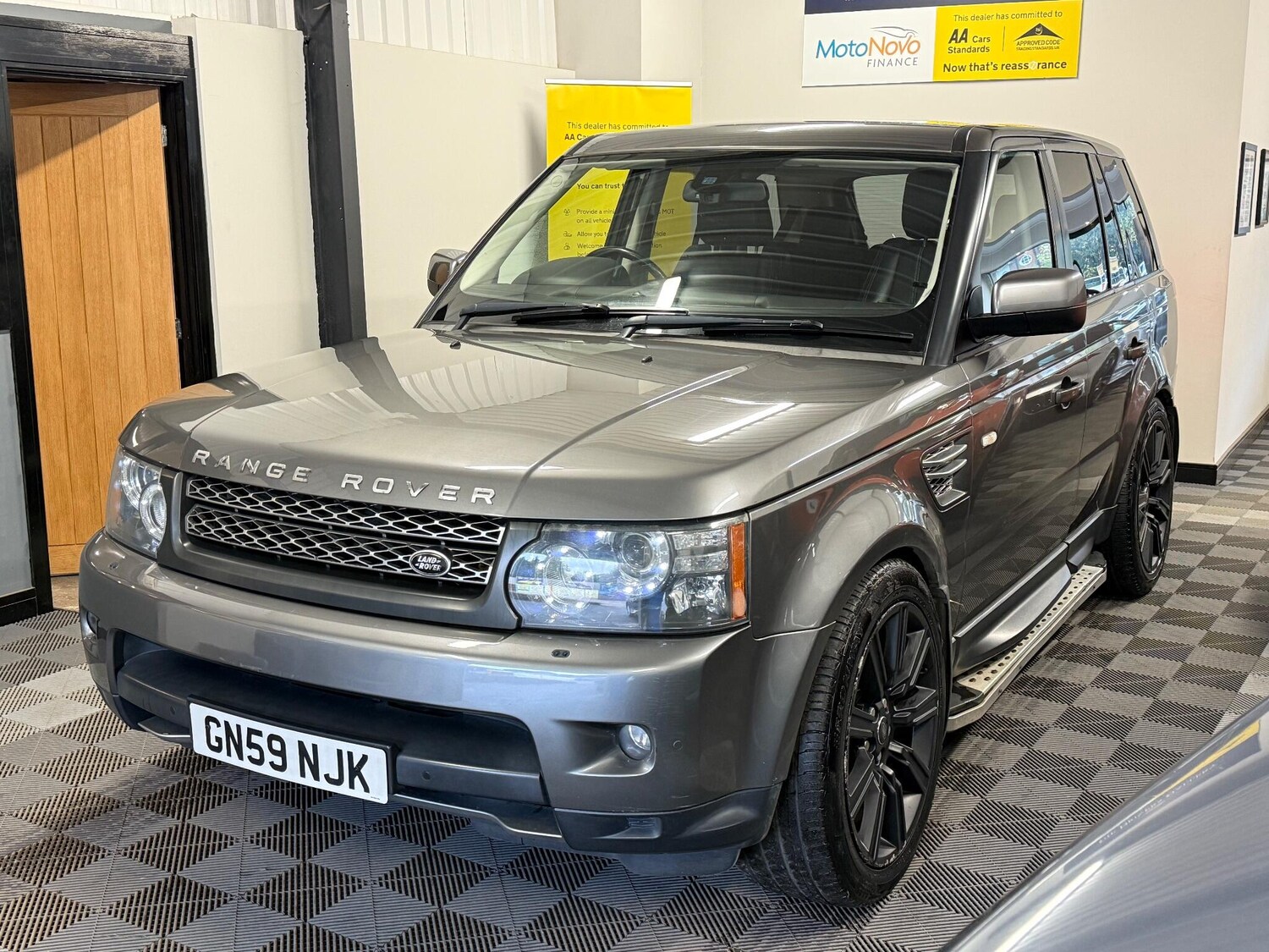 Used Land Rover Range Rover Sport 2009 for sale - 76990032: Photo 2