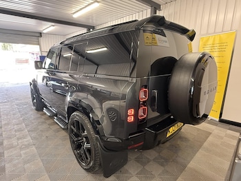 Used Land Rover Defender 110 2021 for sale - 78047607: Photo