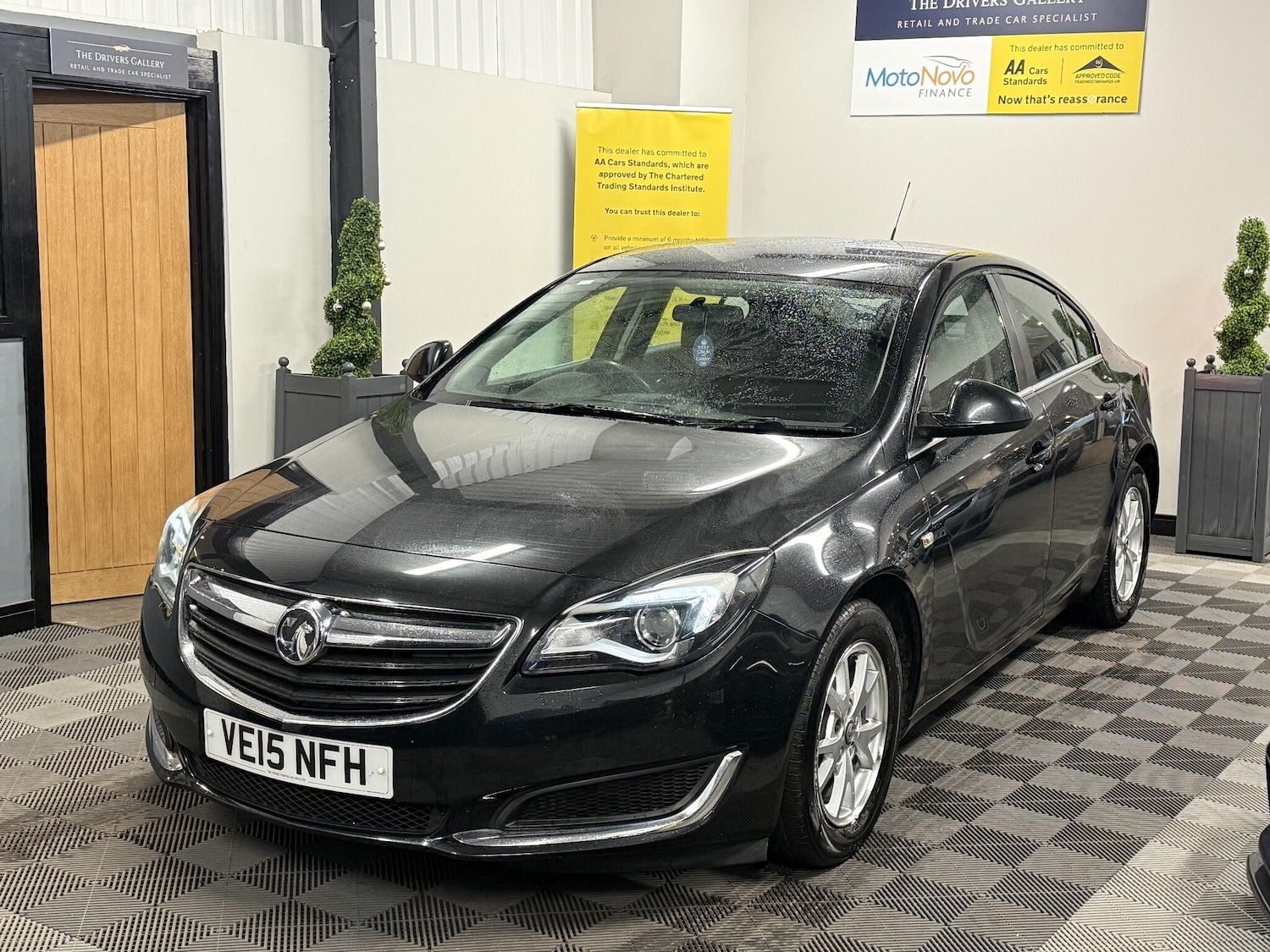 Used Vauxhall Insignia 2015 for sale - 76727993: Photo 2