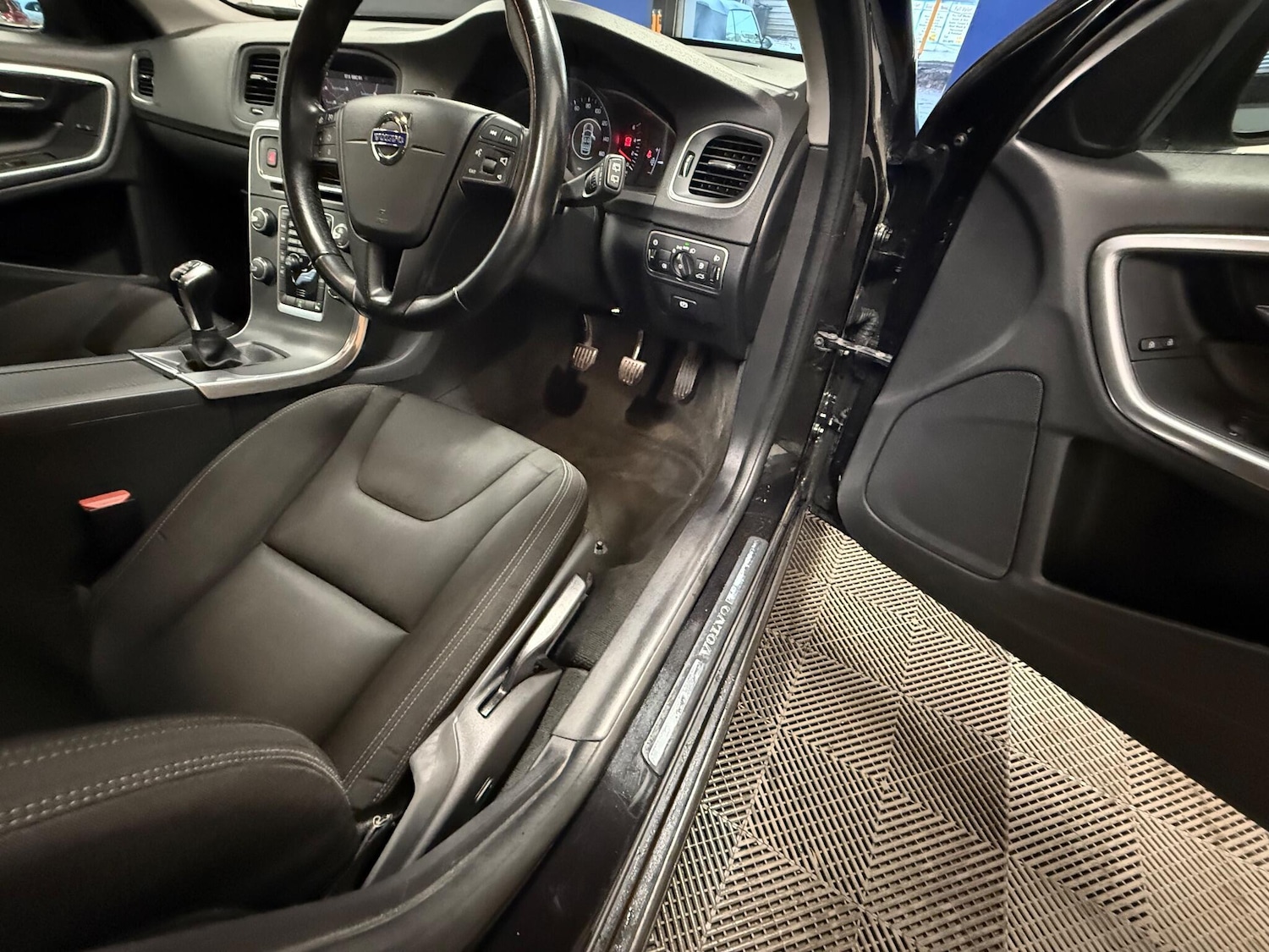 Used Volvo V60 for sale - 78136425: Photo 7