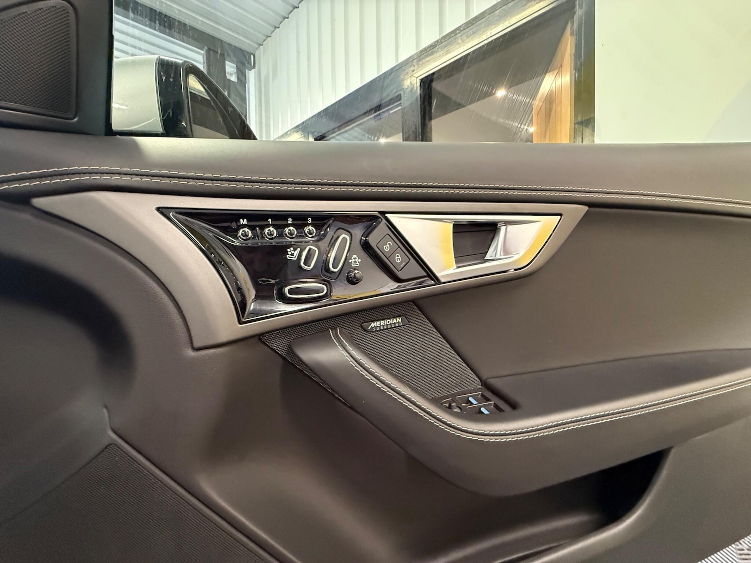 Used Jaguar F-Type 2016 for sale - 77029776: Photo 12