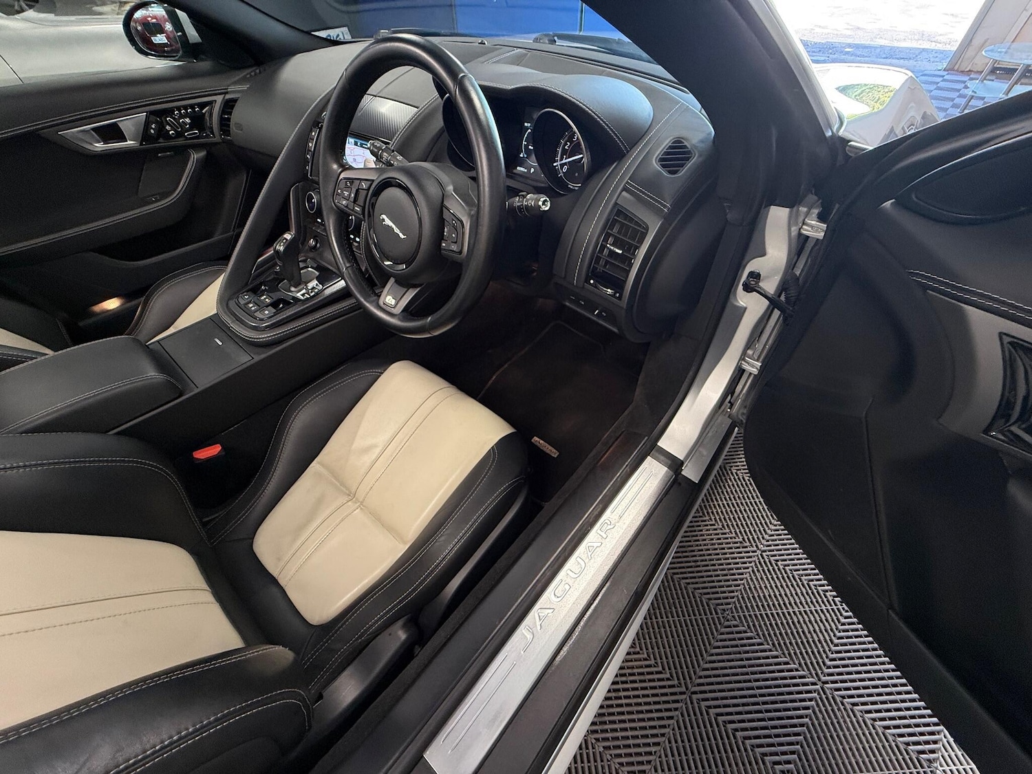 Used Jaguar F-Type 2016 for sale - 77029776: Photo 13