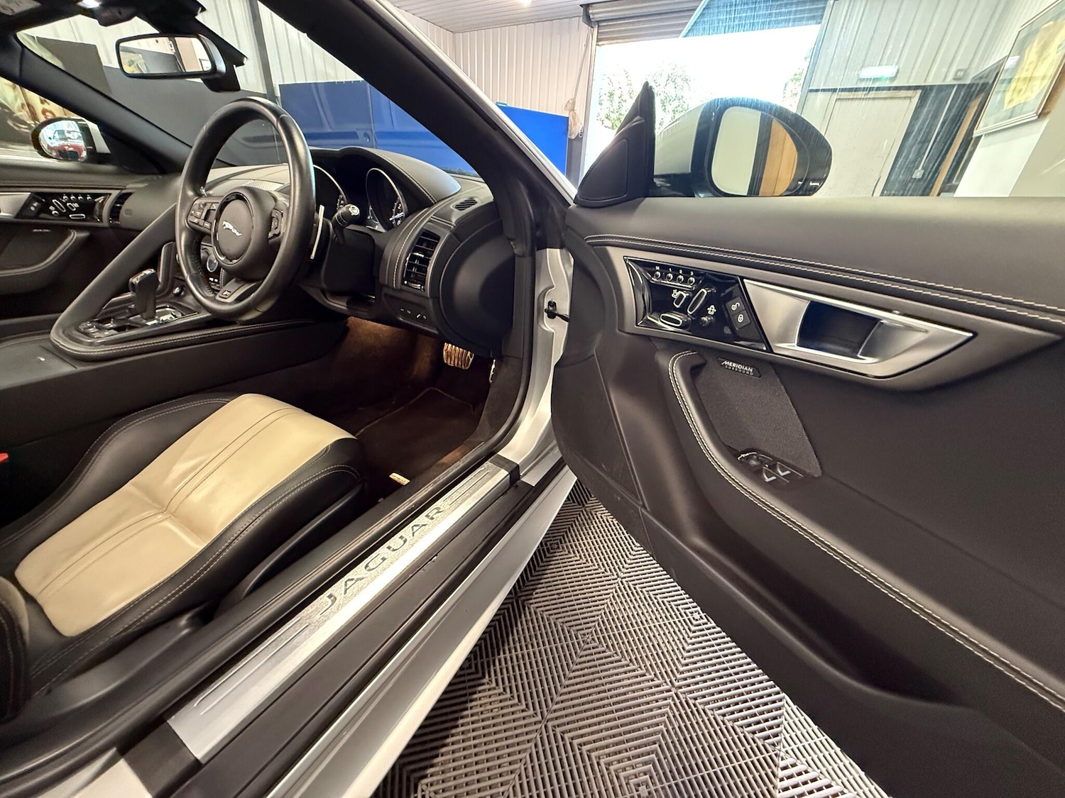 Used Jaguar F-Type 2016 for sale - 77029776: Photo 14