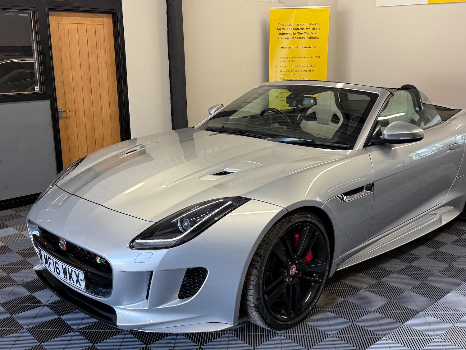 Used Jaguar F-Type 2016 for sale - 77029776: Photo 21