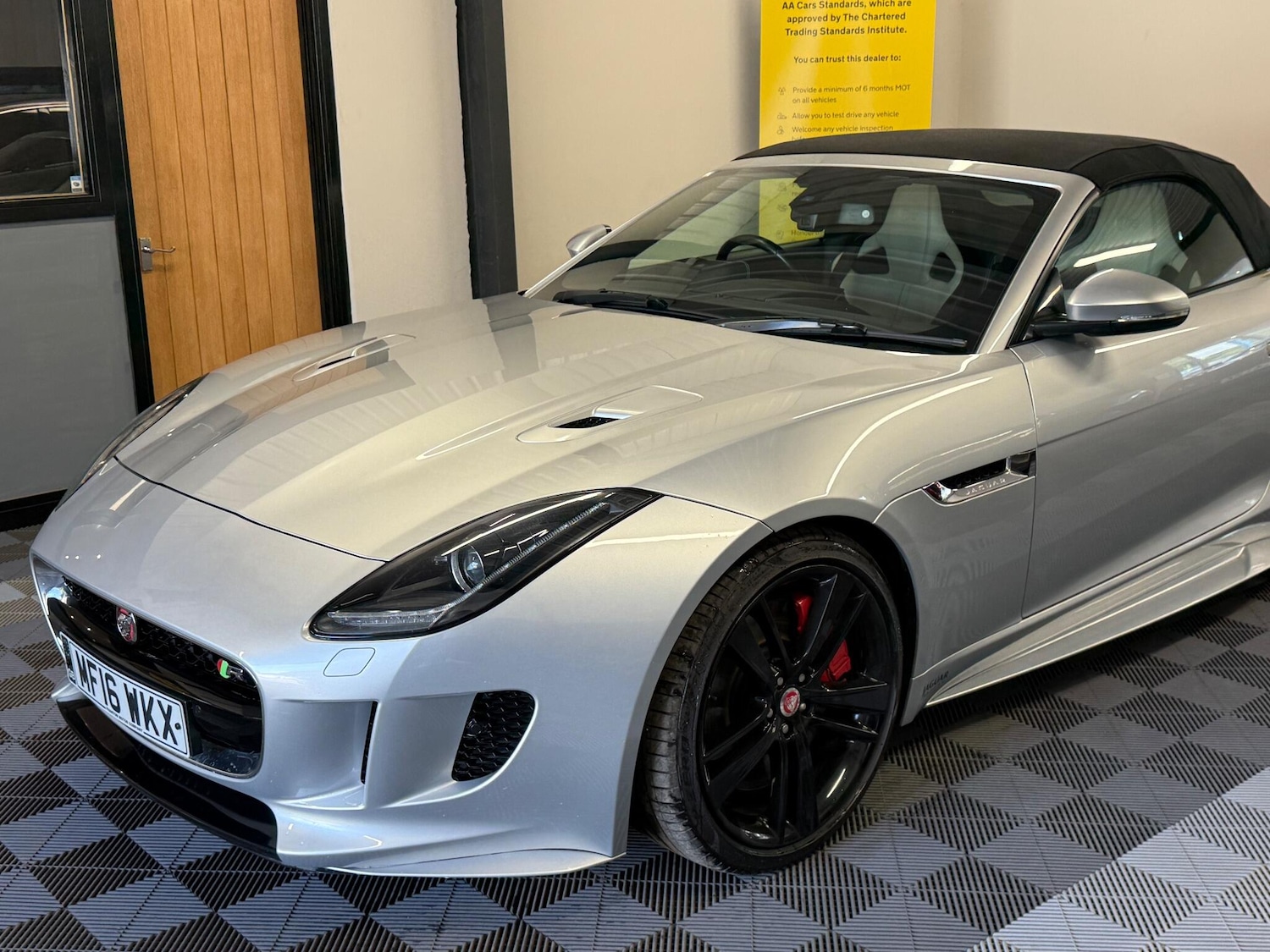 Used Jaguar F-Type 2016 for sale - 77029776: Photo 33