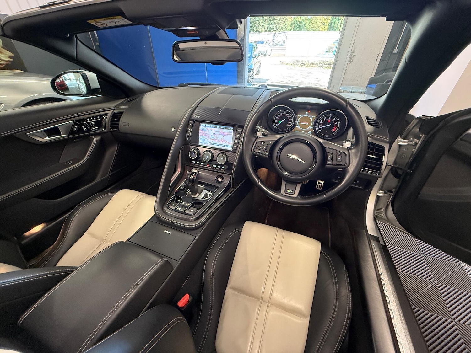 Used Jaguar F-Type 2016 for sale - 77029776: Photo 4