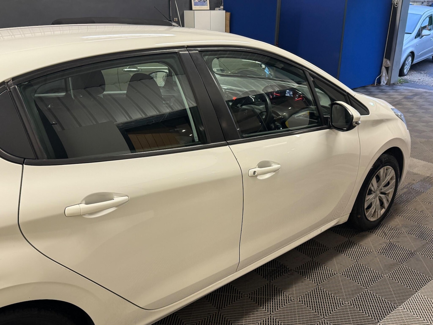 Used Peugeot 208 2015 for sale - 76485899: Photo 12