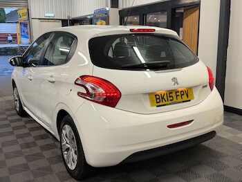 Used Peugeot 208 2015 for sale - 76485899: Photo