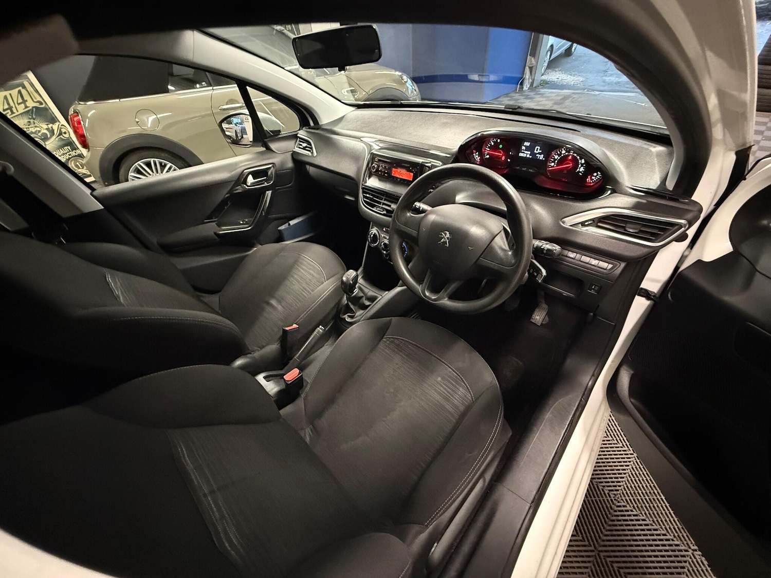 Used Peugeot 208 2015 for sale - 76485899: Photo 4