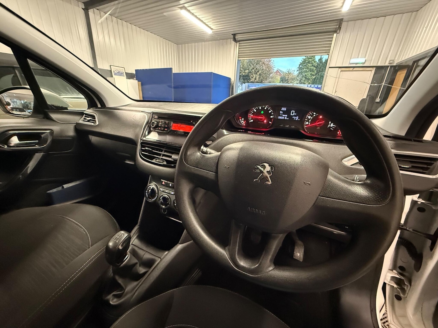 Used Peugeot 208 2015 for sale - 76485899: Photo 5