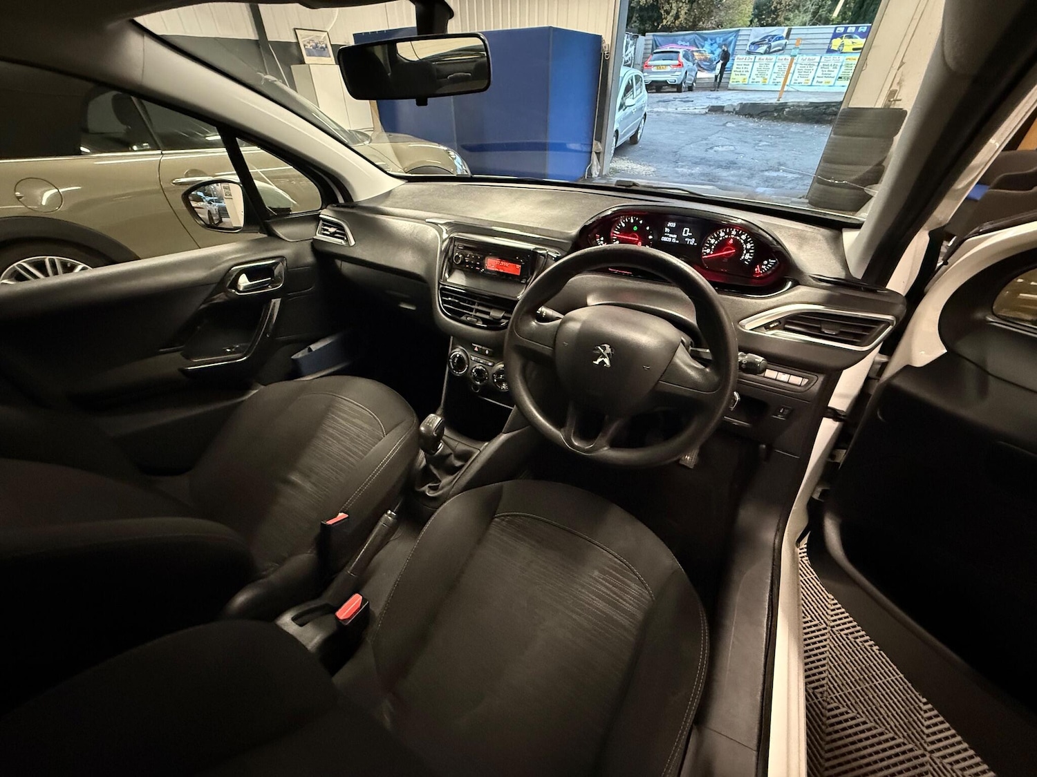 Used Peugeot 208 2015 for sale - 76485899: Photo 7