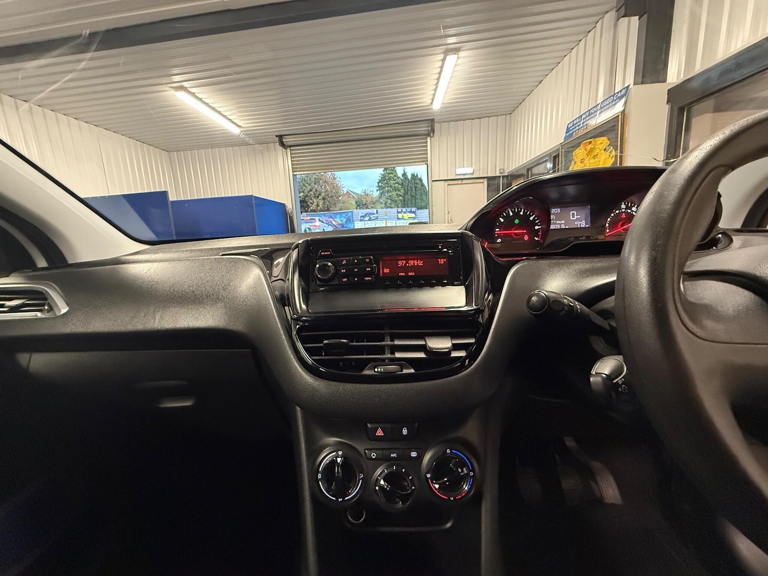 Used Peugeot 208 2015 for sale - 76485899: Photo 9