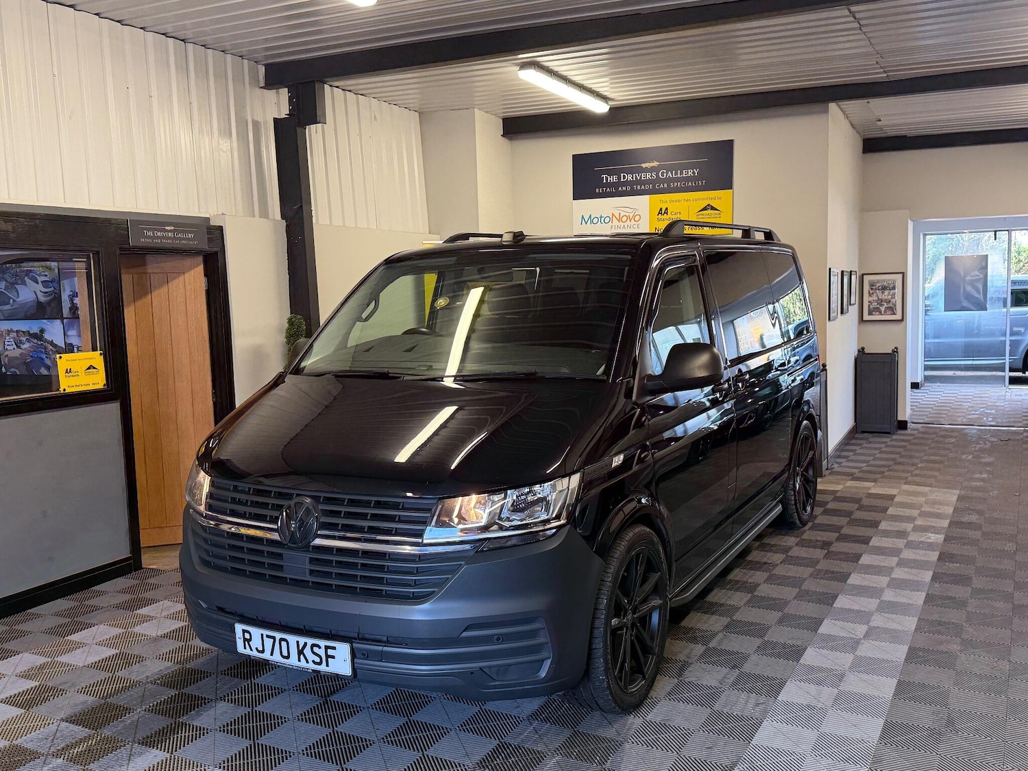 Used Volkswagen Transporter Shuttle 2020 for sale - 77550034: Photo 1