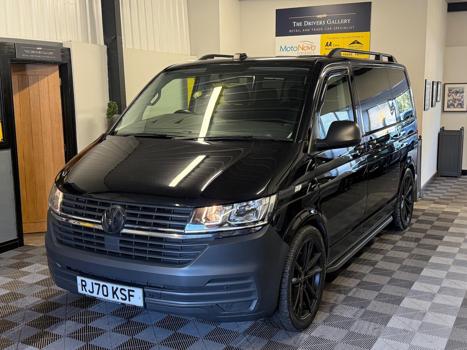 Used Volkswagen Transporter Shuttle 2020 for sale - 77550034: Photo 2