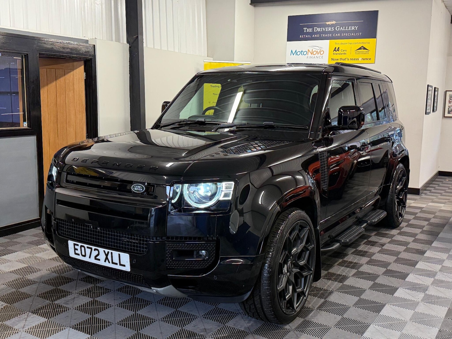 Used Land Rover Defender 2022 for sale - 76645655: Photo 2