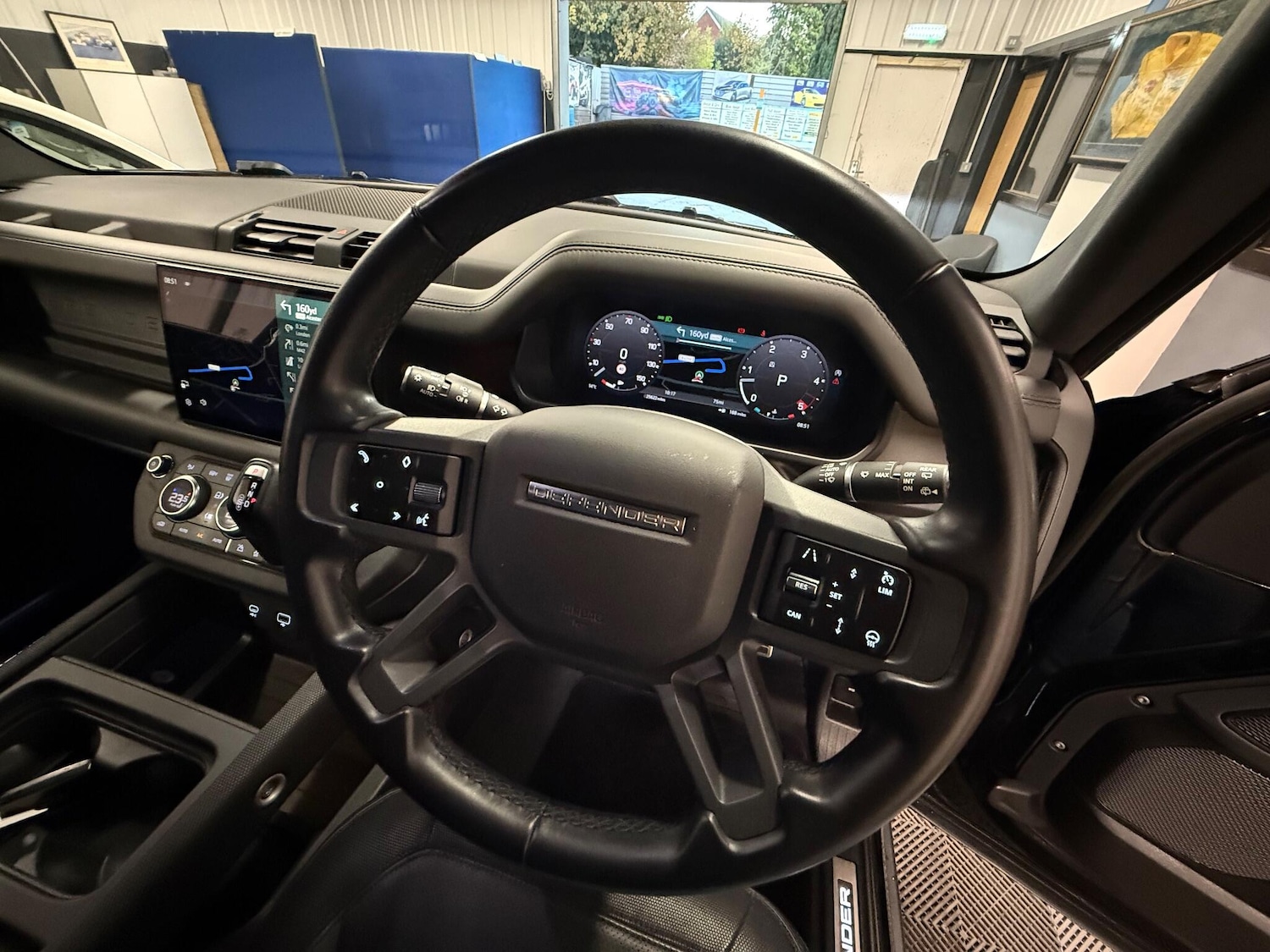 Used Land Rover Defender 2022 for sale - 76645655: Photo 5