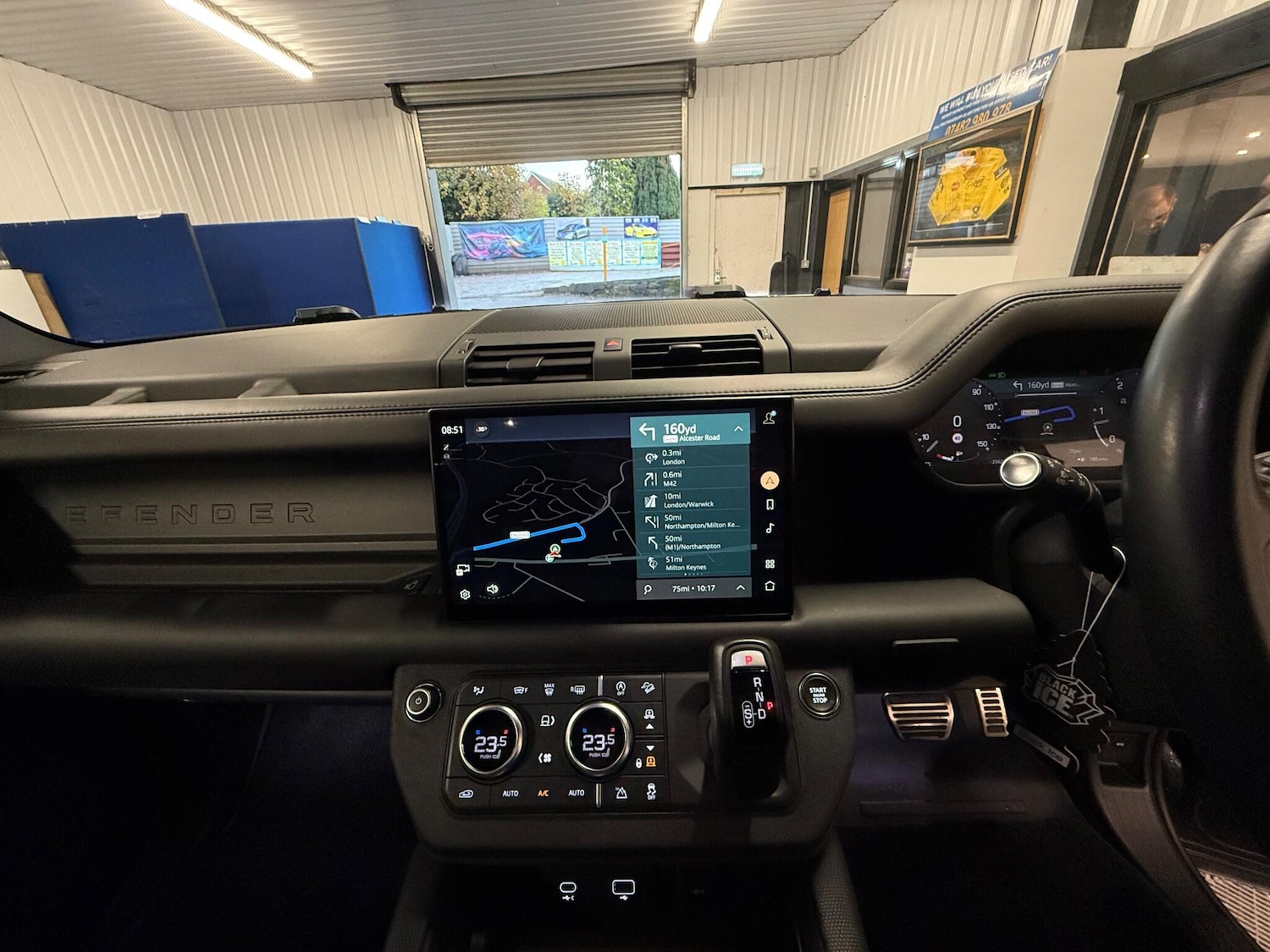 Used Land Rover Defender 2022 for sale - 76645655: Photo 6