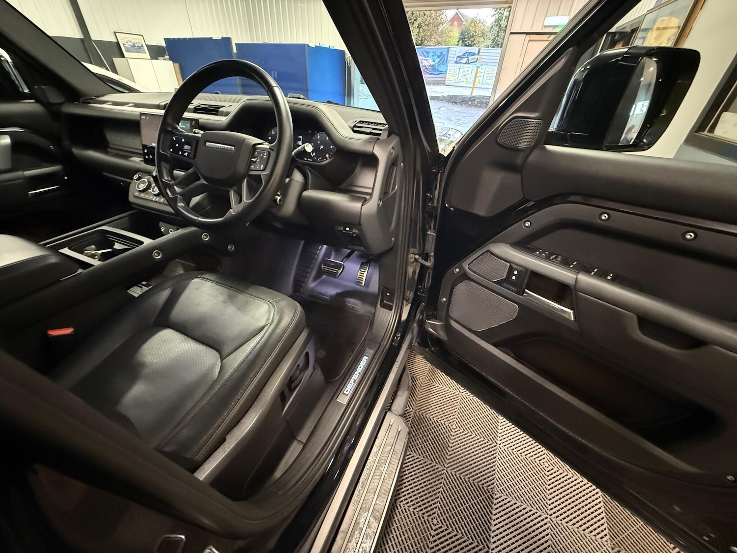 Used Land Rover Defender 2022 for sale - 76645655: Photo 8