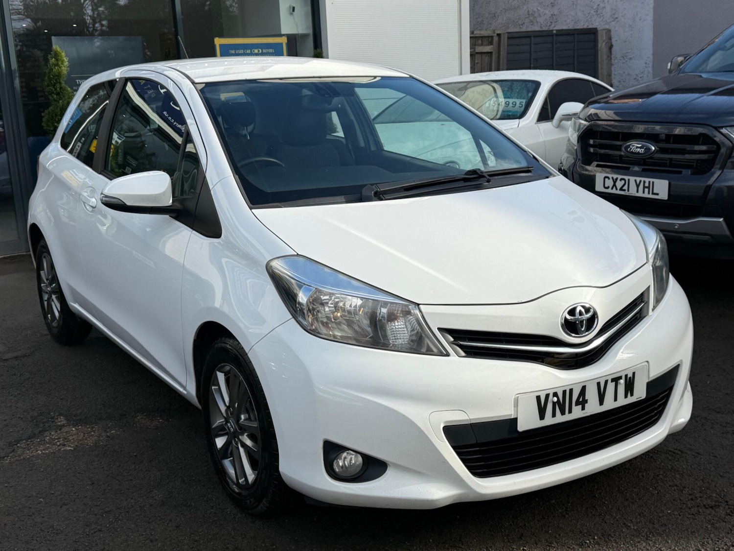 Used Toyota Yaris 2014 for sale - 77646131: Photo 2