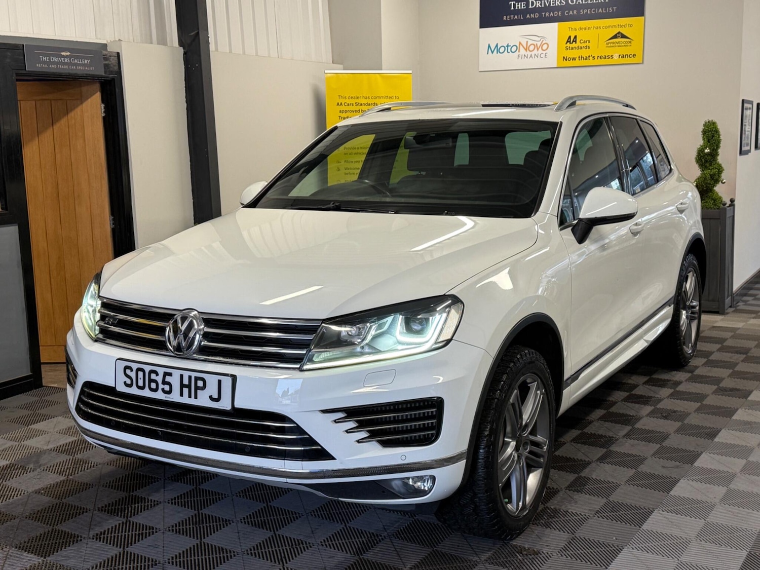 Used Volkswagen Touareg 2015 for sale - 76926465: Photo 2