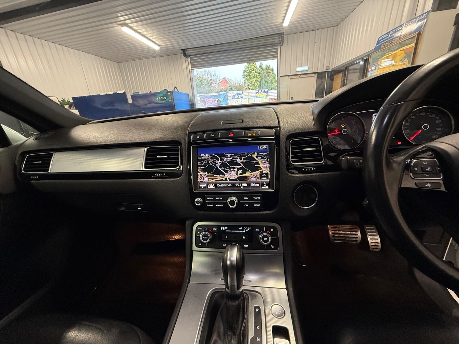 Used Volkswagen Touareg 2015 for sale - 76926465: Photo 23