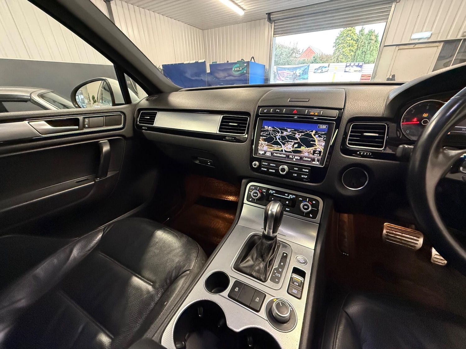 Used Volkswagen Touareg 2015 for sale - 76926465: Photo 28