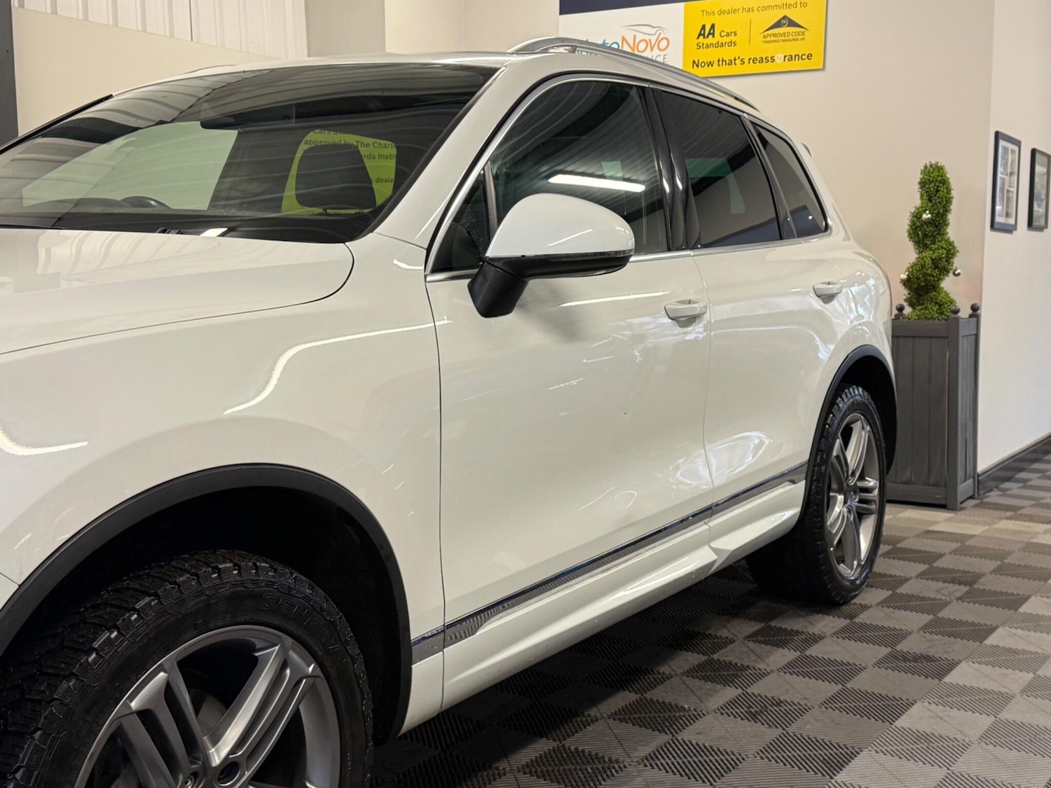 Used Volkswagen Touareg 2015 for sale - 76926465: Photo 8