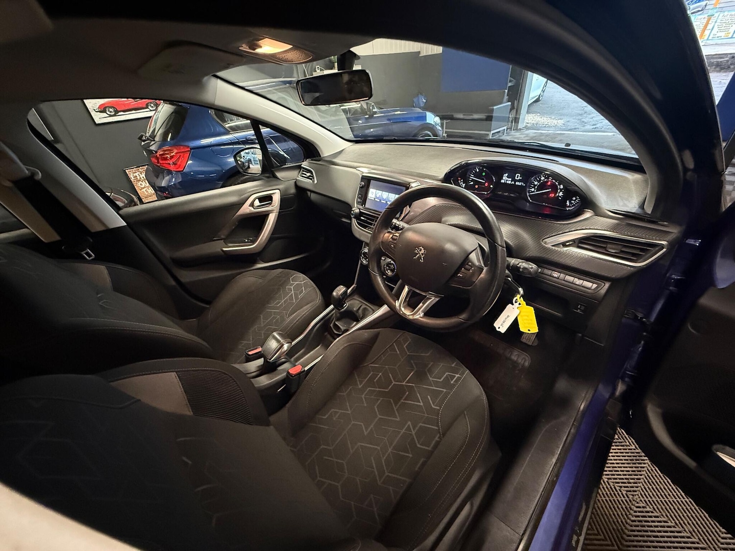 Used Peugeot 2008 2015 for sale - 77376241: Photo 4