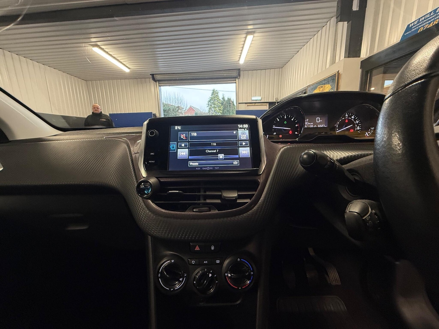 Used Peugeot 2008 2015 for sale - 77376241: Photo 8