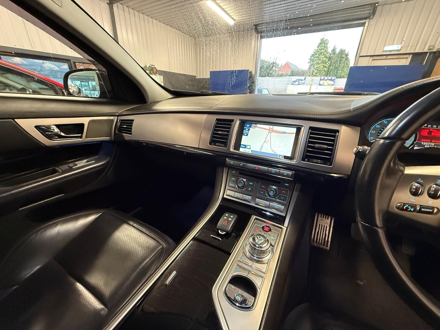 Used Jaguar XF 2011 for sale - 77468112: Photo 24