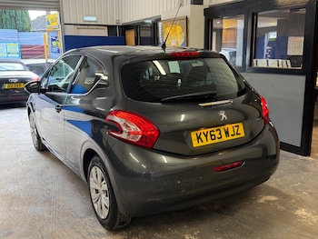 Used Peugeot 208 2013 for sale - 75949811: Photo