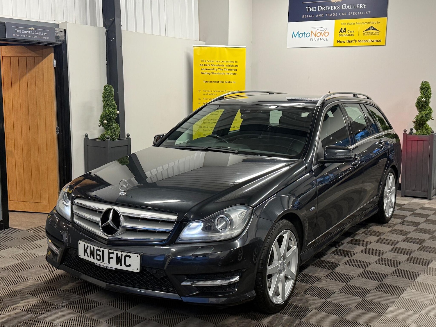 Used Mercedes-Benz C Class 2011 for sale - 77305914: Photo 2