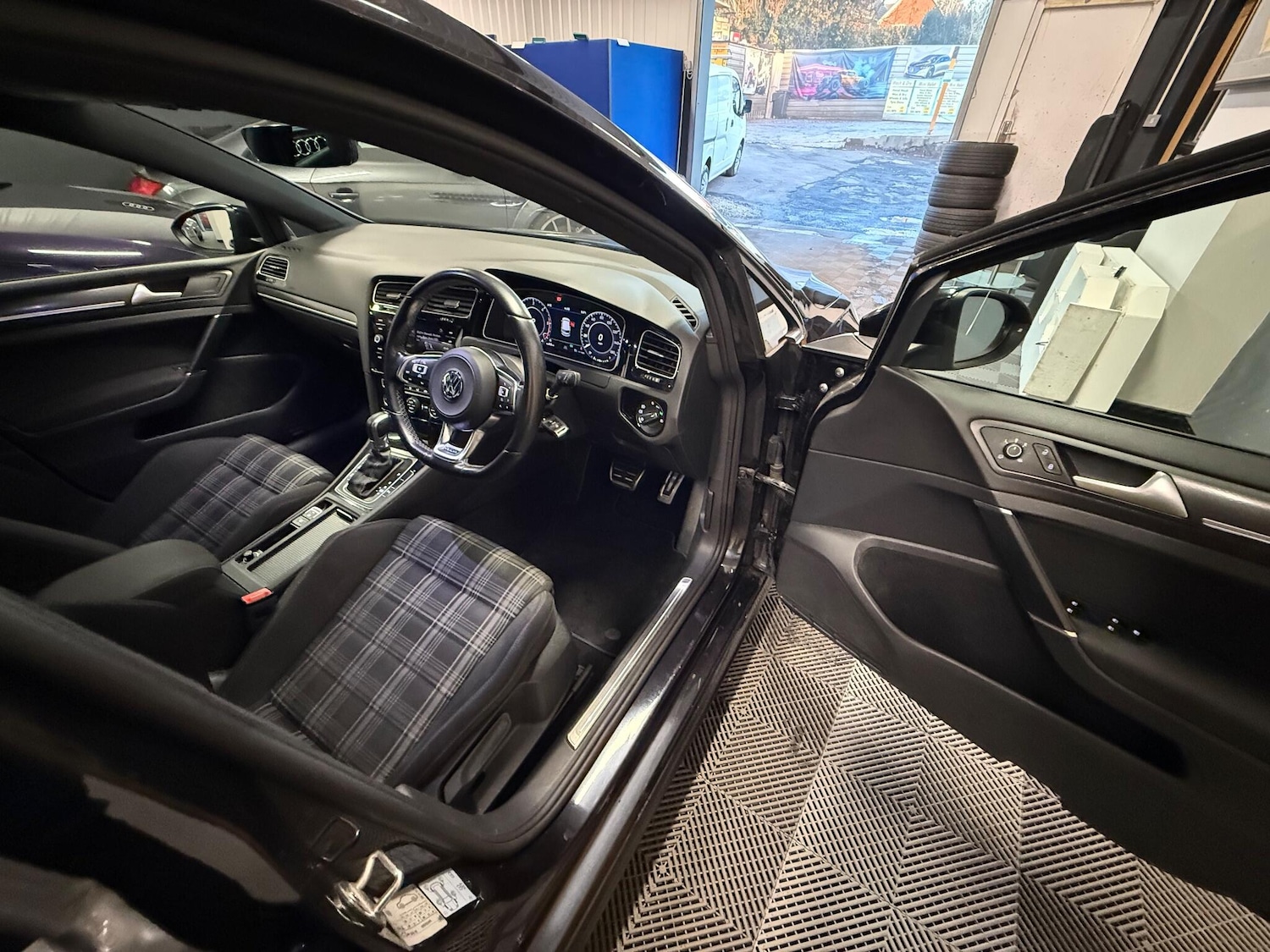 Used Volkswagen Golf 2017 for sale - 76607751: Photo 11