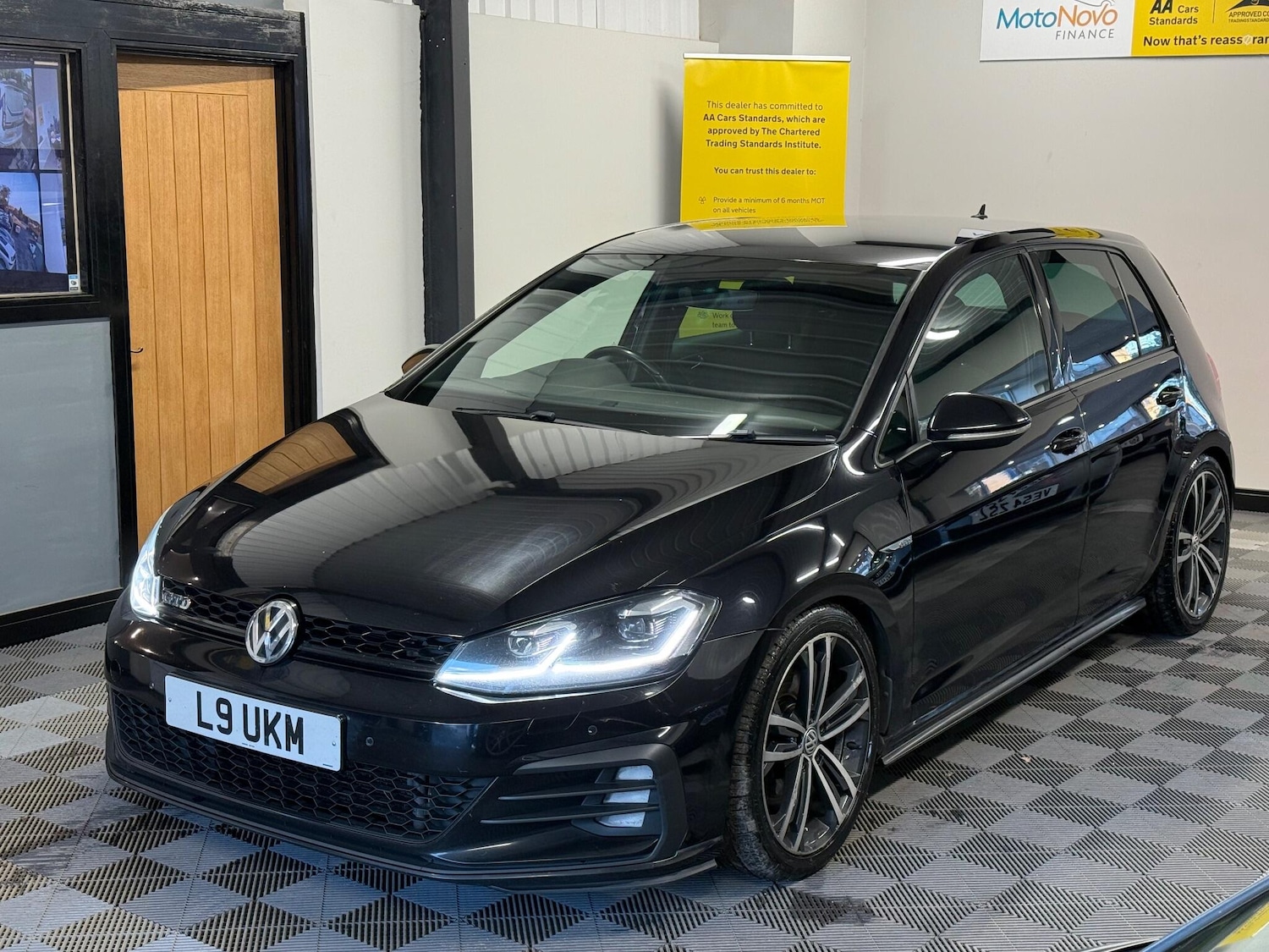Used Volkswagen Golf 2017 for sale - 76607751: Photo 12