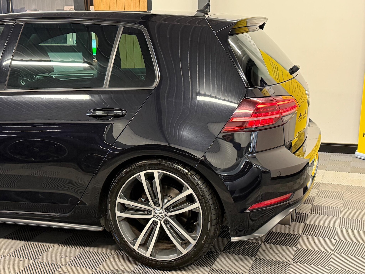 Used Volkswagen Golf 2017 for sale - 76607751: Photo 21