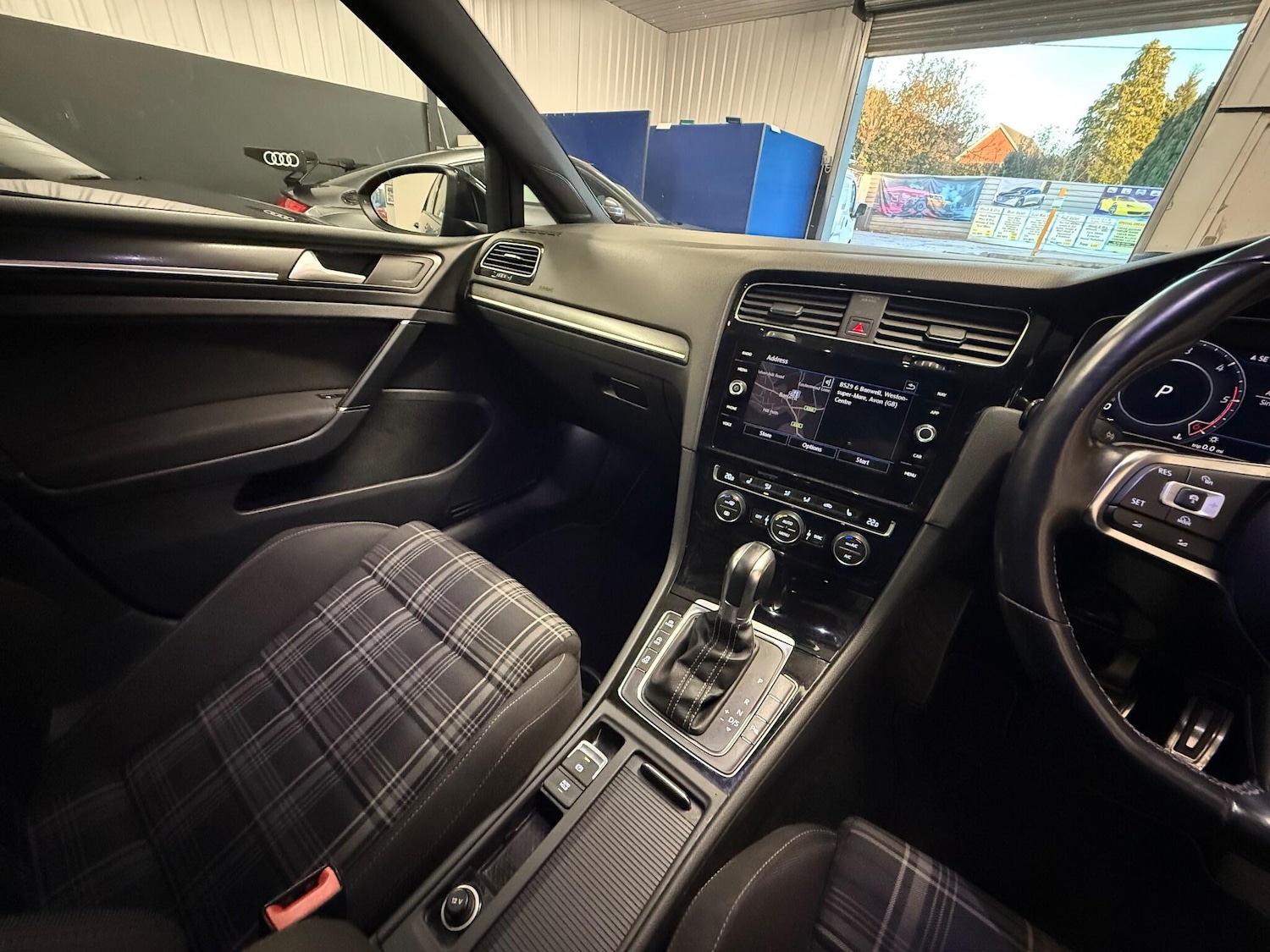 Used Volkswagen Golf 2017 for sale - 76607751: Photo 28