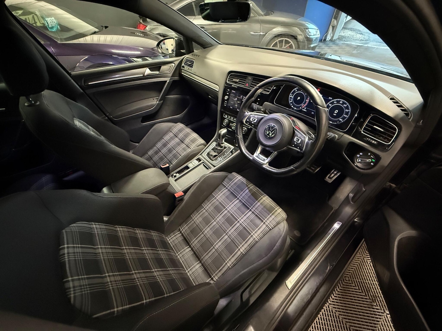 Used Volkswagen Golf 2017 for sale - 76607751: Photo 4