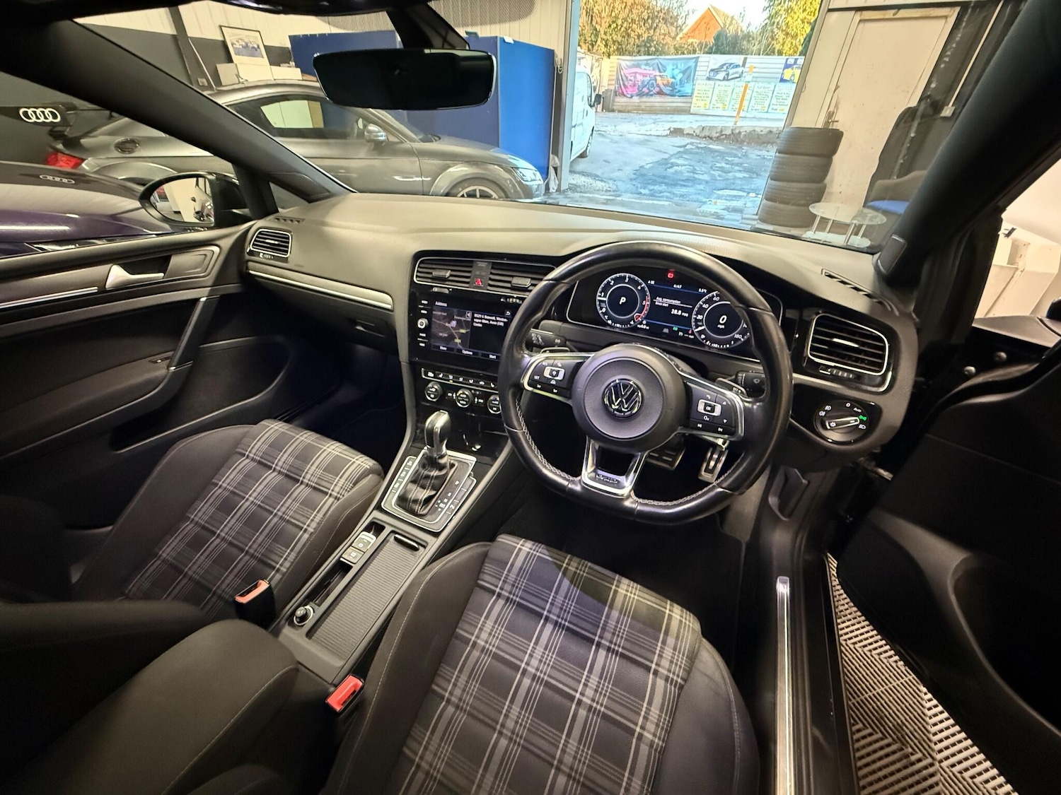 Used Volkswagen Golf 2017 for sale - 76607751: Photo 5