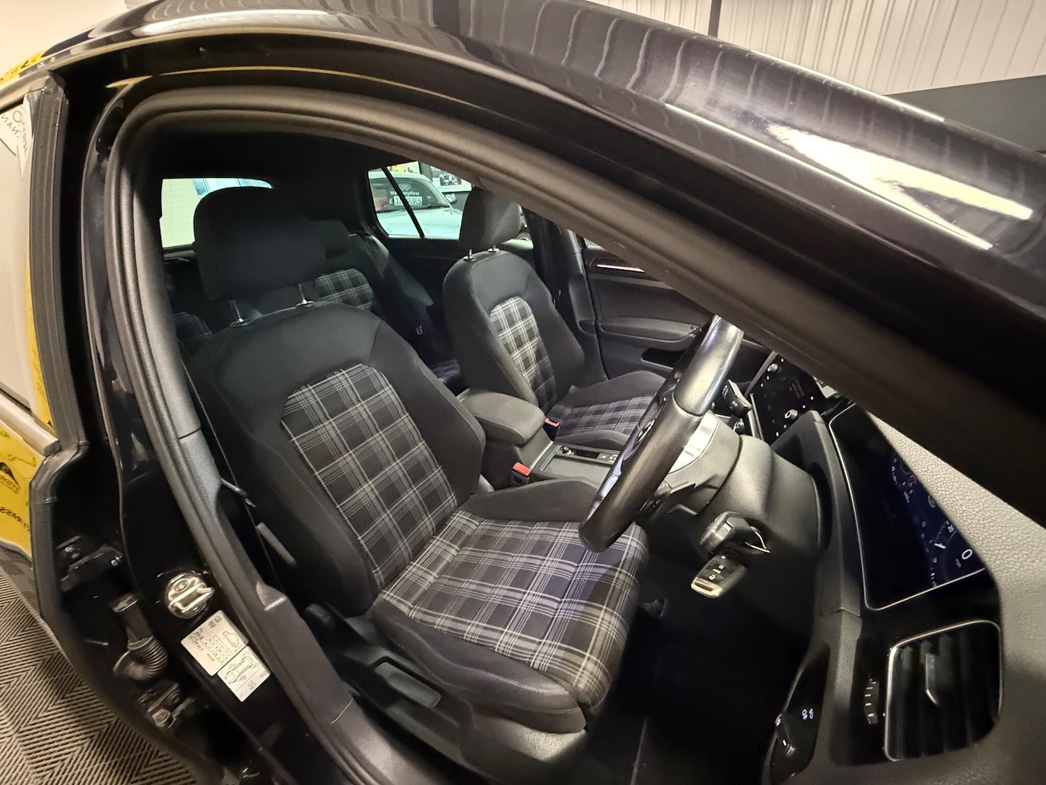 Used Volkswagen Golf 2017 for sale - 76607751: Photo 8