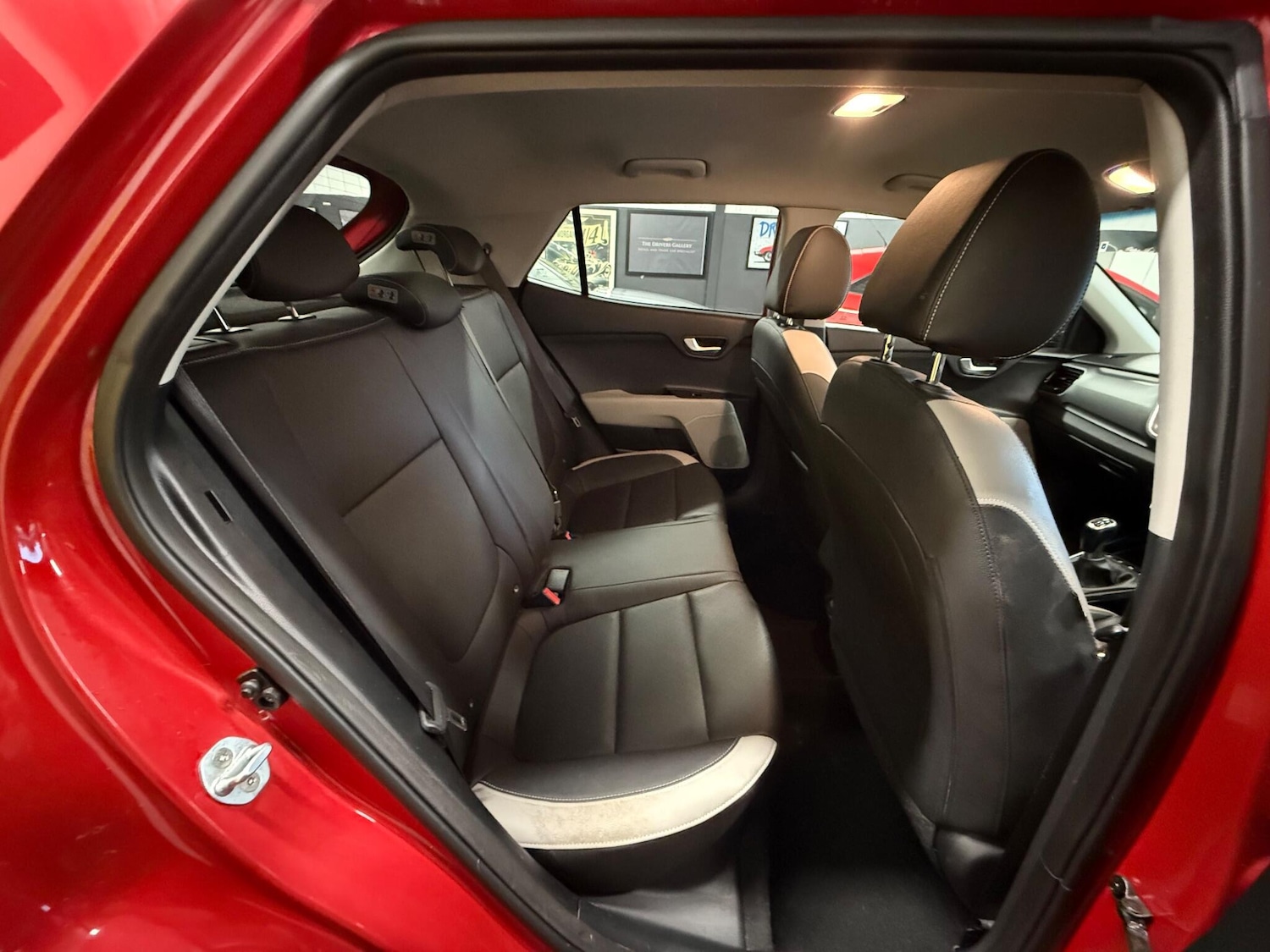 Used Kia Stonic 2018 for sale - 77215907: Photo 11