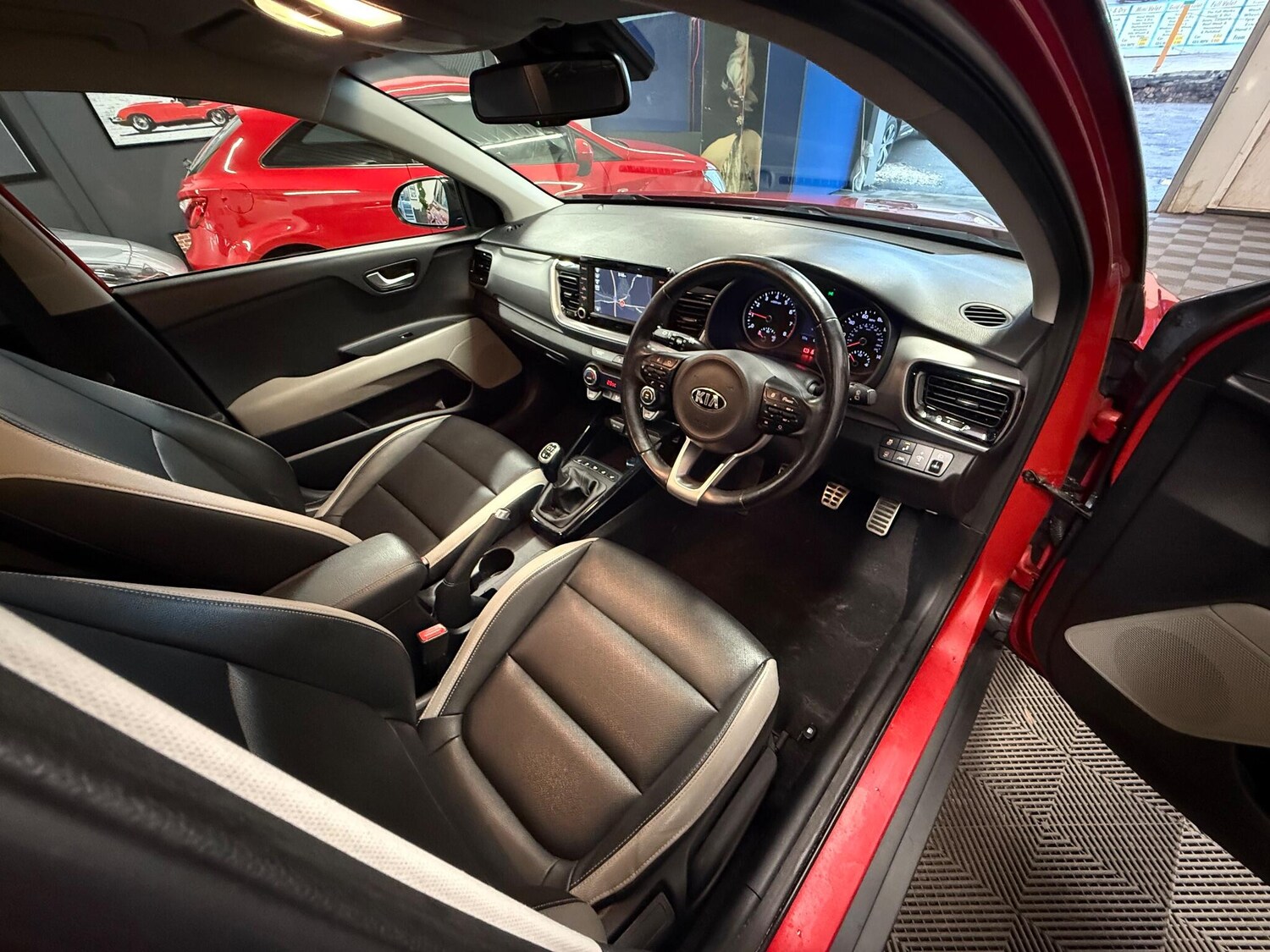 Used Kia Stonic 2018 for sale - 77215907: Photo 13